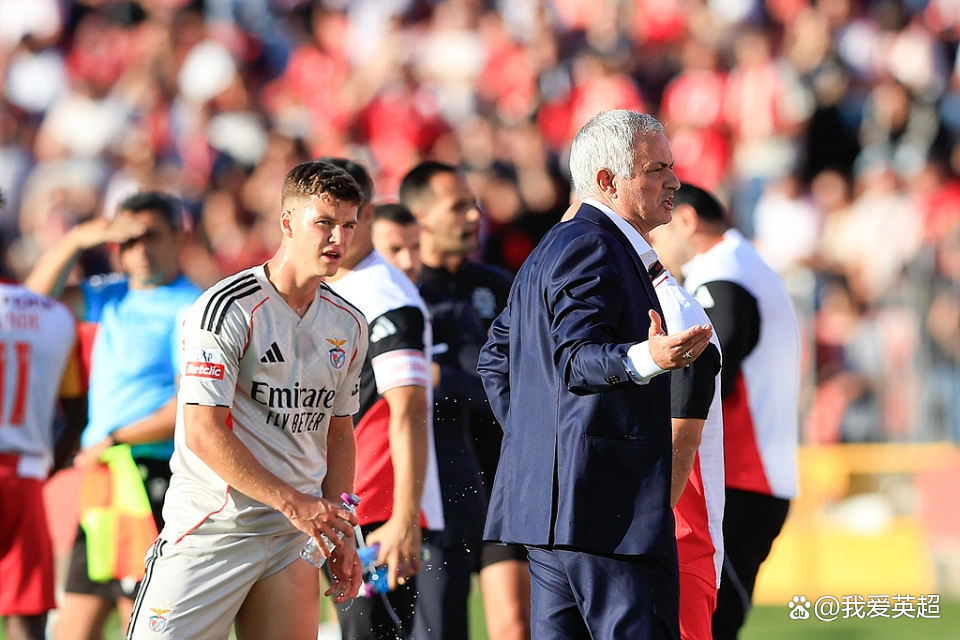 包含纽约尼克斯迎葡超关键赛，关键时刻防线松动，球迷炸锅，身体对抗强度拉满的词条