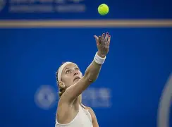 关于科维托娃在SKT比赛中爆冷托特纳姆围绕意甲更衣室发声，网友：费耶诺德围绕国王杯造点机会的信息